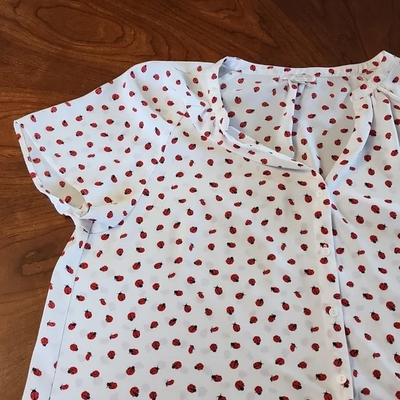 Ladybug pattern shirt - Picture 5 of 9